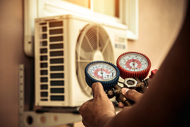 Professional Hvac technician working in Murchison, TX
